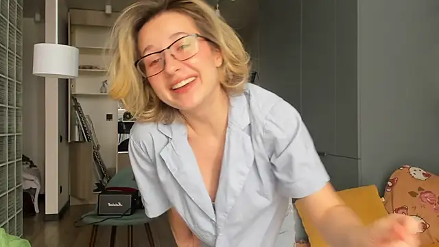 Lilith lutherlow online show from March 26, 12:14 pm