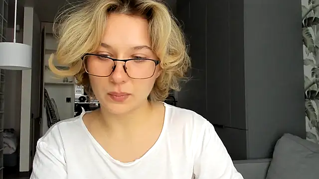 Lilith lutherlow online show from January 7, 1:27 pm