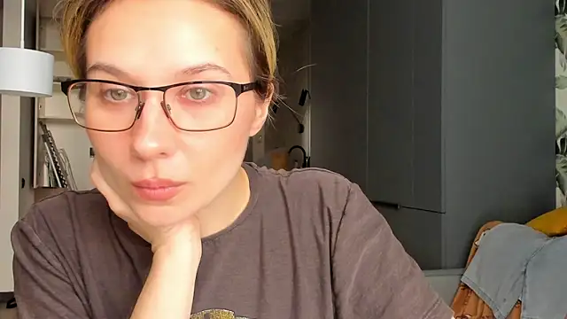 Lilith lutherlow online show from April 15, 2:21 pm