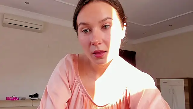 Lilith lutherlow online show from February 22, 9:45 am