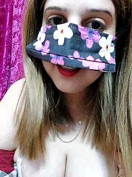 LoNa-daloua online show from April 14, 11:10 pm