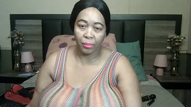 BigButt-MomJ75 online show from November 22, 10:30 pm