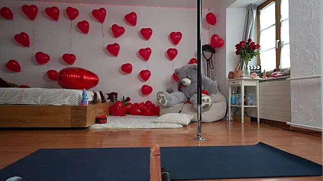 Snapshot of missdaisydiamond777 chatting on February 11, 10:14 am missdaisydiamond777 online show from February 11, 10:14 am