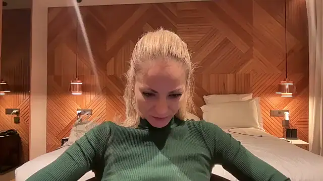 missdaisydiamond777 online show from November 15, 8:24 pm