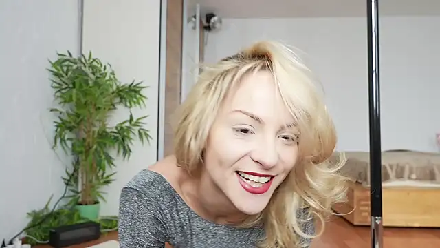 missdaisydiamond777 online show from November 28, 10:15 am