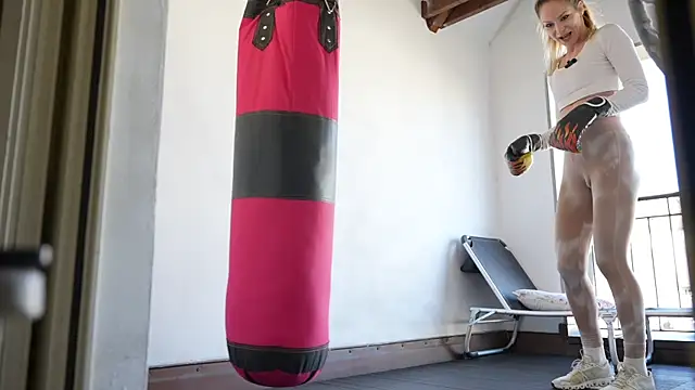 missdaisydiamond777 online show from March 3, 10:22 am