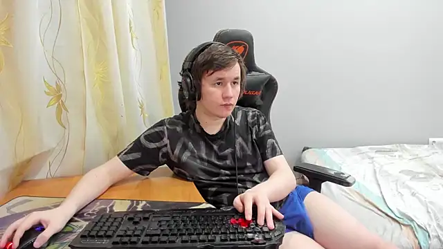 iliaskrislove online show from April 10, 7:32 pm