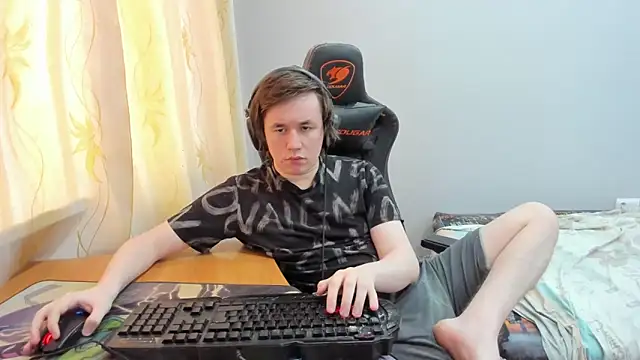 iliaskrislove online show from April 15, 2:39 am