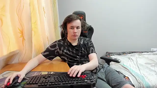 iliaskrislove online show from April 18, 3:09 am