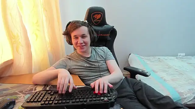 iliaskrislove online show from March 21, 7:42 am