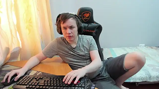 iliaskrislove online show from February 13, 7:08 am