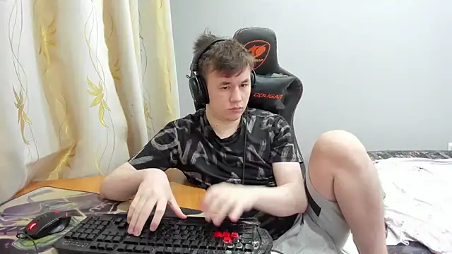 iliaskrislove online show from May 12, 9:32 pm