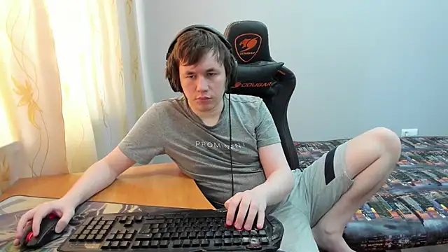 iliaskrislove online show from March 28, 8:37 am