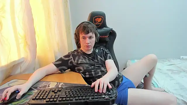 iliaskrislove online show from April 9, 5:53 am