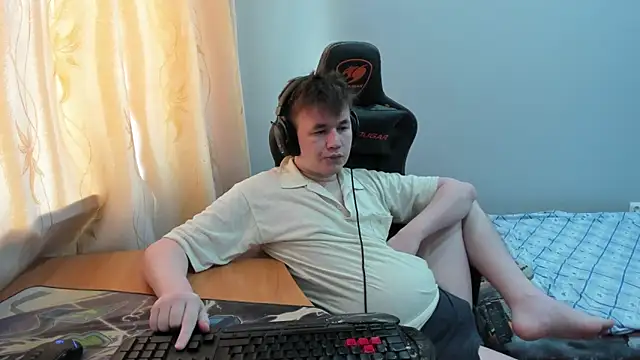 iliaskrislove online show from May 6, 5:33 am