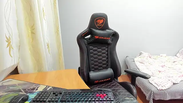 iliaskrislove online show from November 18, 2:53 pm