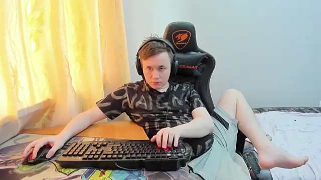 iliaskrislove online show from May 14, 6:32 am