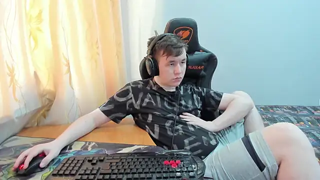 iliaskrislove online show from May 18, 1:28 am