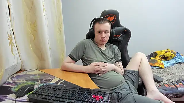 iliaskrislove online show from October 26, 7:47 pm