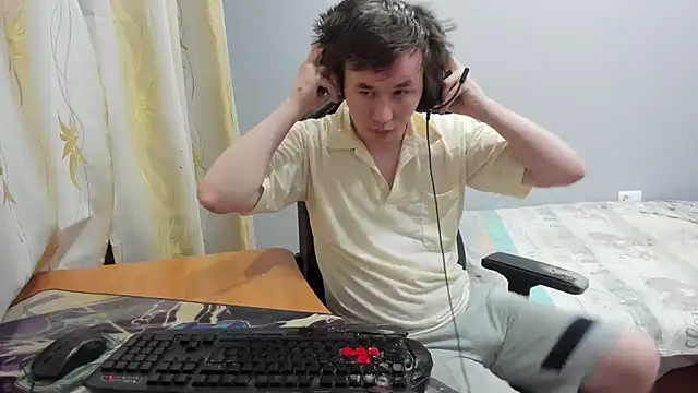 iliaskrislove online show from February 19, 9:01 pm