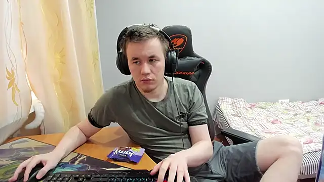 iliaskrislove online show from December 4, 5:39 am