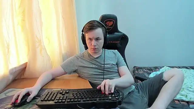 iliaskrislove online show from June 2, 6:35 am