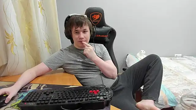 iliaskrislove online show from March 18, 4:08 pm