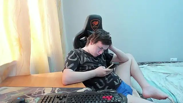 iliaskrislove online show from April 3, 8:32 am