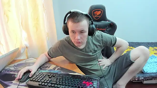 iliaskrislove online show from October 21, 9:41 am