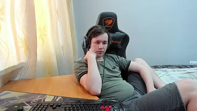 iliaskrislove online show from April 12, 1:14 pm