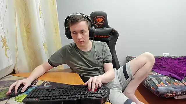 iliaskrislove online show from December 20, 6:44 pm