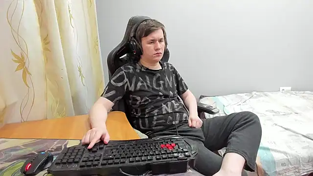 iliaskrislove online show from April 1, 1:30 am