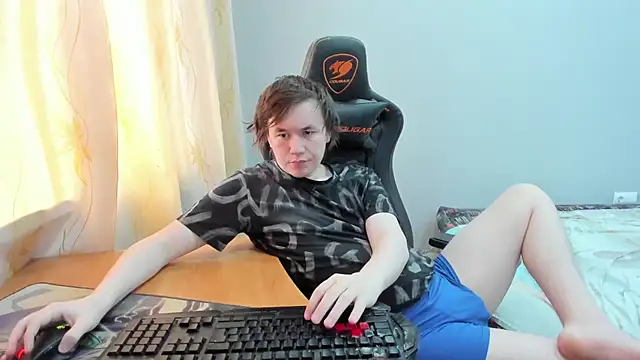 iliaskrislove online show from April 7, 4:03 am