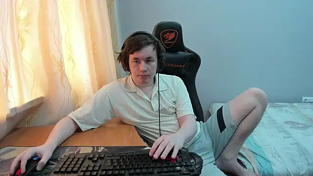 iliaskrislove online show from April 19, 5:41 am