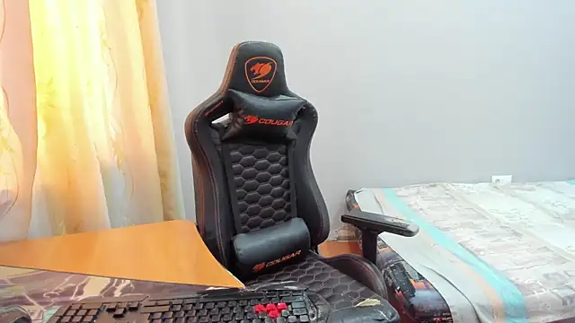 iliaskrislove online show from February 25, 5:18 am