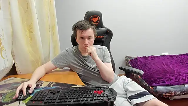 iliaskrislove online show from December 15, 1:55 am