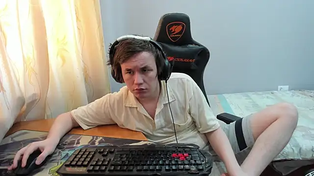 iliaskrislove online show from February 19, 7:16 am