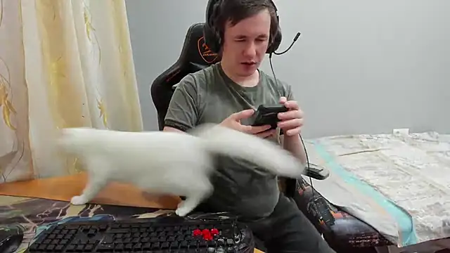 iliaskrislove online show from March 8, 2:09 pm