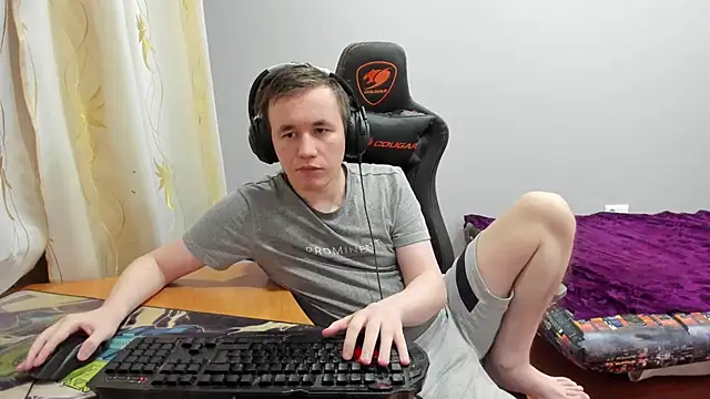 iliaskrislove online show from December 17, 4:34 pm