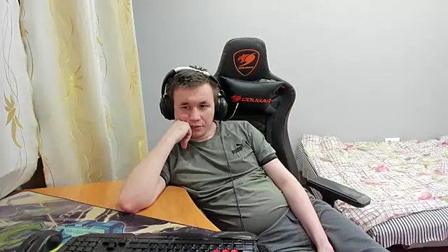 iliaskrislove online show from December 4, 5:45 pm