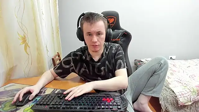 iliaskrislove online show from November 4, 6:44 pm