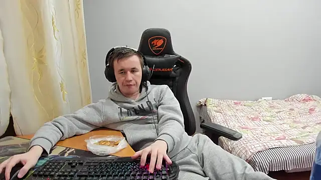 iliaskrislove online show from December 1, 4:19 pm