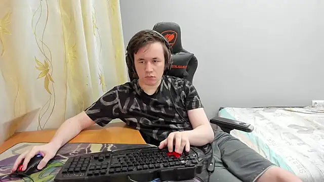 iliaskrislove online show from April 15, 9:37 pm