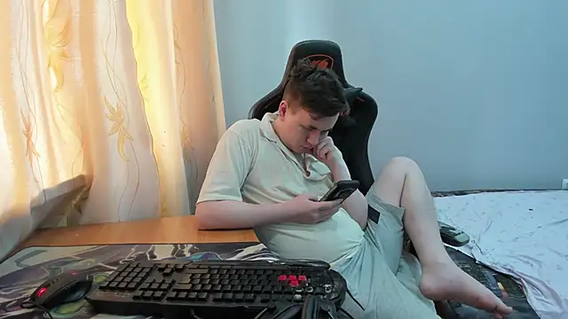 iliaskrislove online show from May 11, 1:01 pm