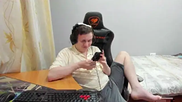 iliaskrislove online show from February 9, 2:48 pm