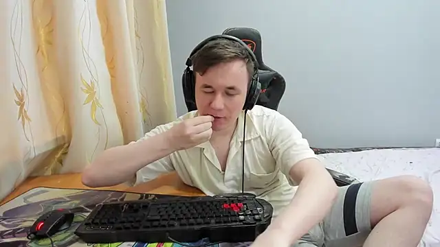 iliaskrislove online show from May 11, 4:04 pm