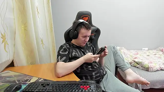 iliaskrislove online show from November 21, 7:35 pm