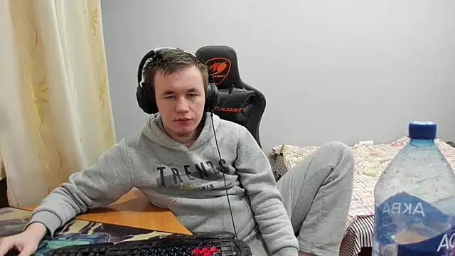 iliaskrislove online show from December 1, 4:13 am