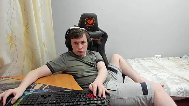 iliaskrislove online show from February 5, 1:56 am