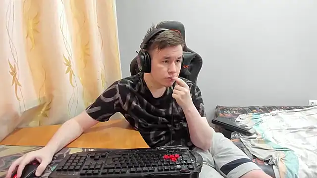 iliaskrislove online show from April 29, 3:49 pm